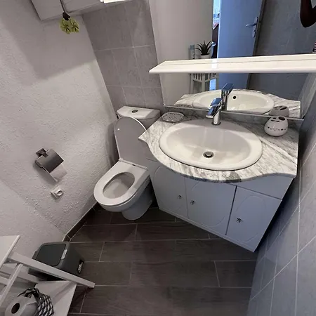 Appartement Climatise Pres De La Avec Piscine Et Parking, Port Camargue - Fr-1-731-101 Le Grau-du-Roi